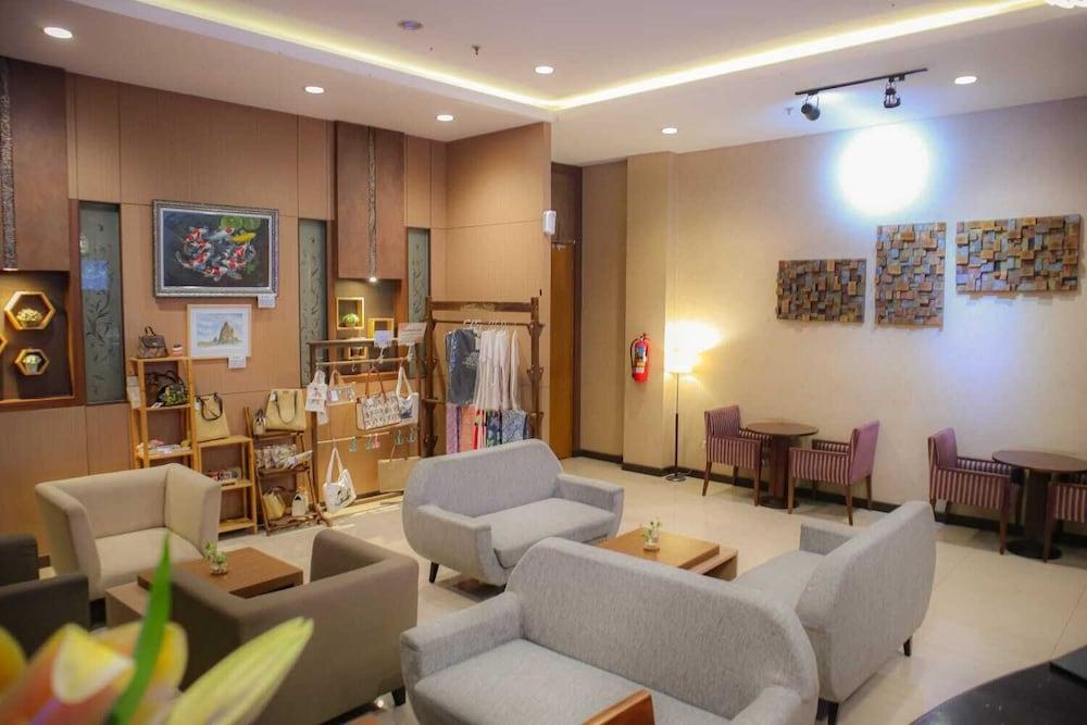 Noormans Hotel Semarang - Lobby Lounge