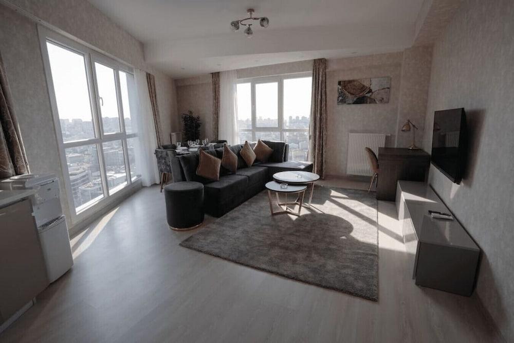 Stylish 2-bedroom Apartment Near Mall of Istanbul - Room