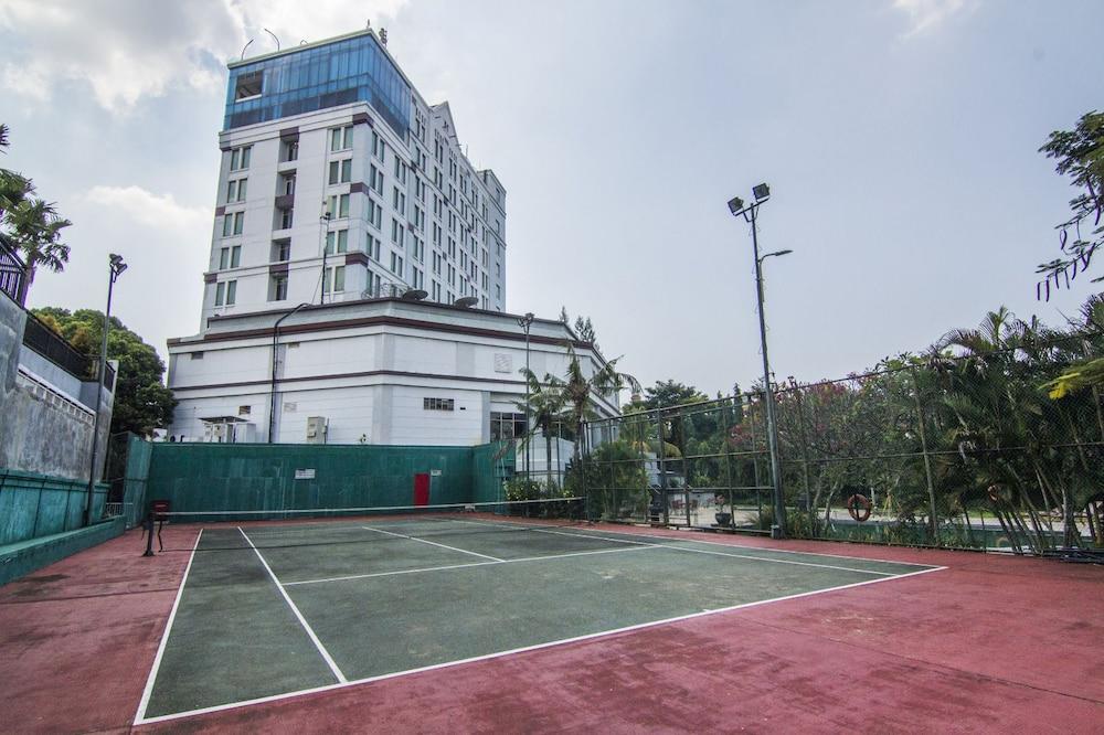Grand Candi Hotel - Tennis Court