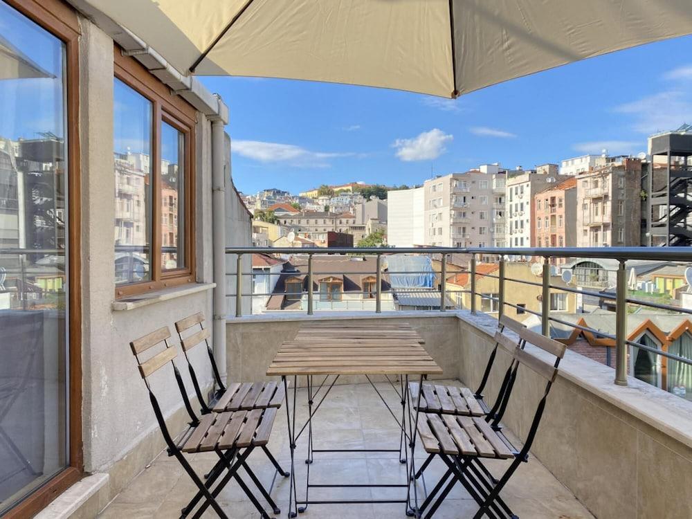 Stylish Duplex With Terrace 650 m to Galata Tower - Room