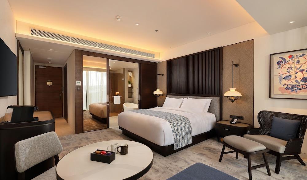 Padma Hotel Semarang - Room