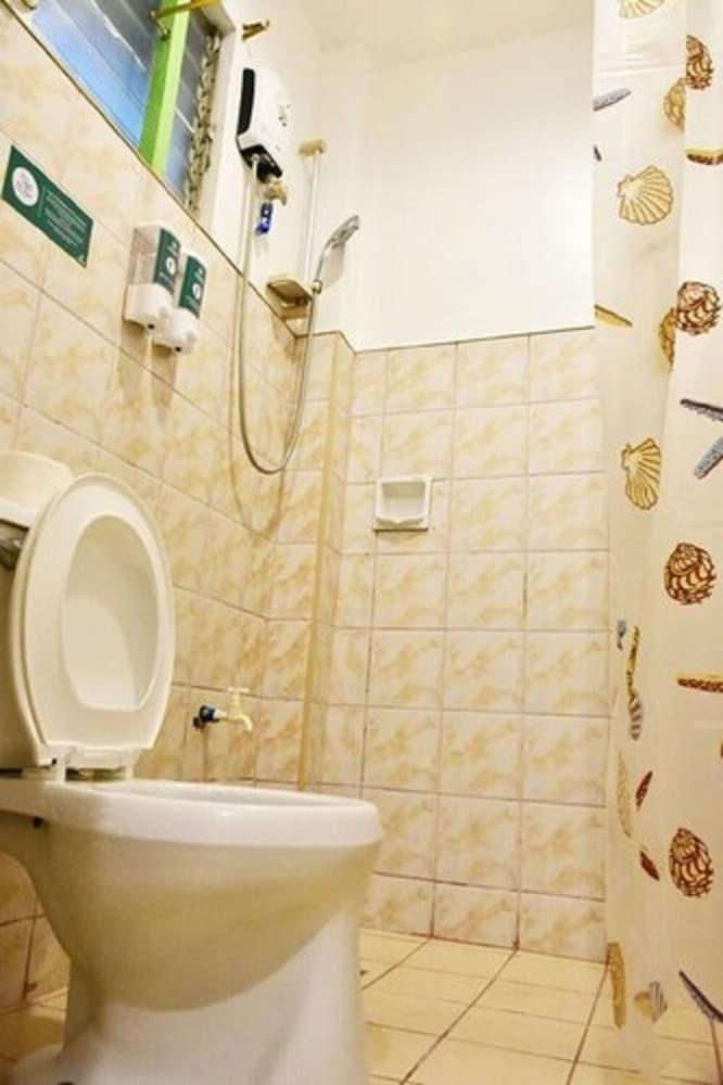تشارتيل إن باي كوكوتل - لبالغين فقط - Bathroom