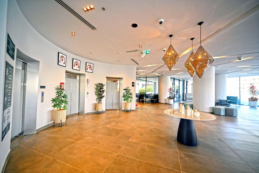 Pyramisa Hotel Apartments Dubai - Lobby