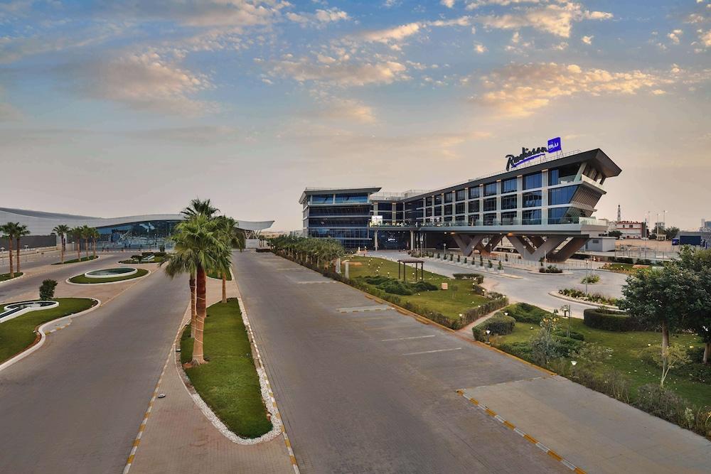 Radisson Blu Hotel Riyadh Convention And Exhibition Center - Exterior detail