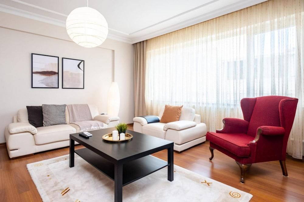 Comfy Flat Near Popular Attractions in Sisli - Featured Image