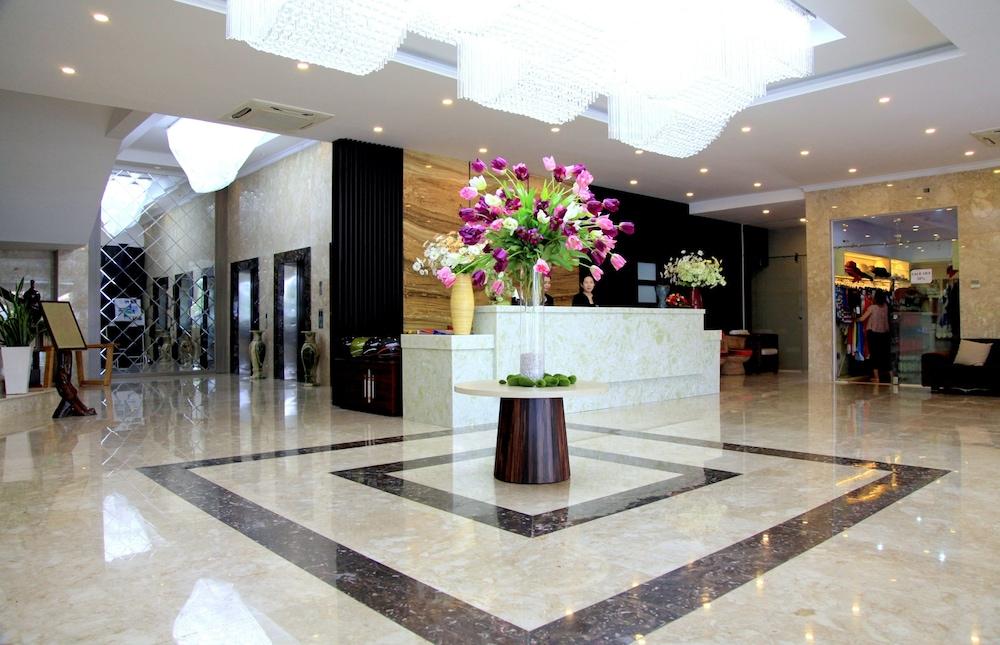The Light Hotel and Resort - Lobby
