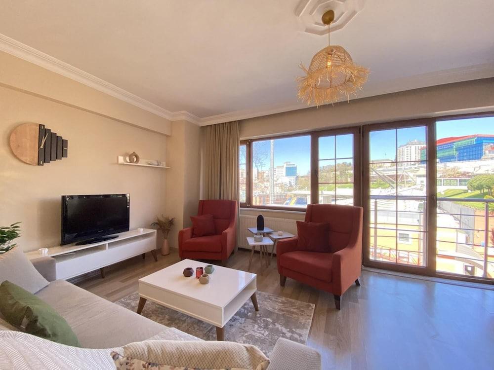 Flat With City View 5-min to Istiklal in Beyoglu - Room