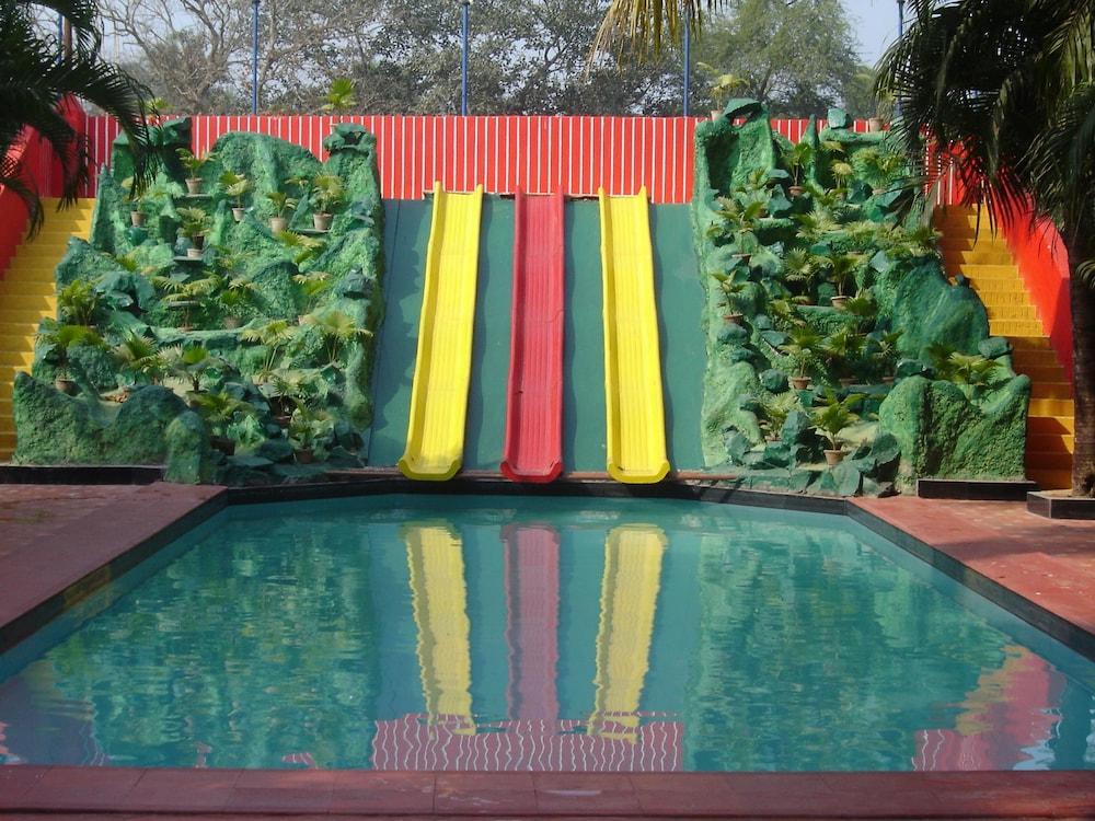Palm Village Resort - Pool