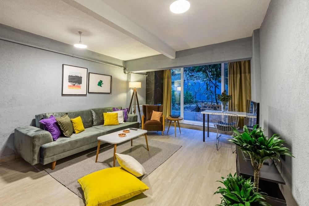 Cozy and Central Flat With Backyard in Kadikoy - Featured Image