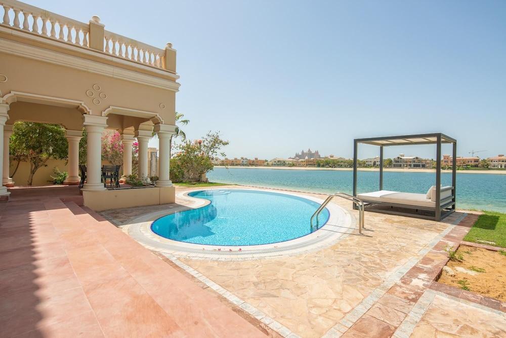 Palm Jumeirah Beach Front XL Villa w Prvt Pool - Room