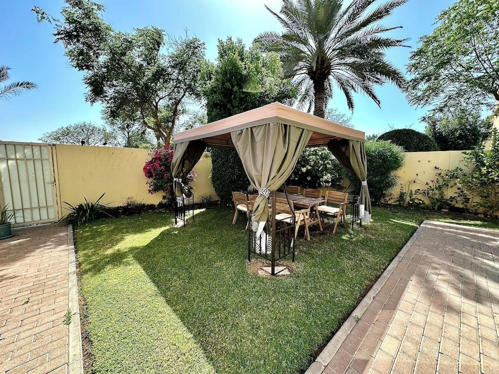 Lux BnB Springs Villa Private Garden - Featured Image