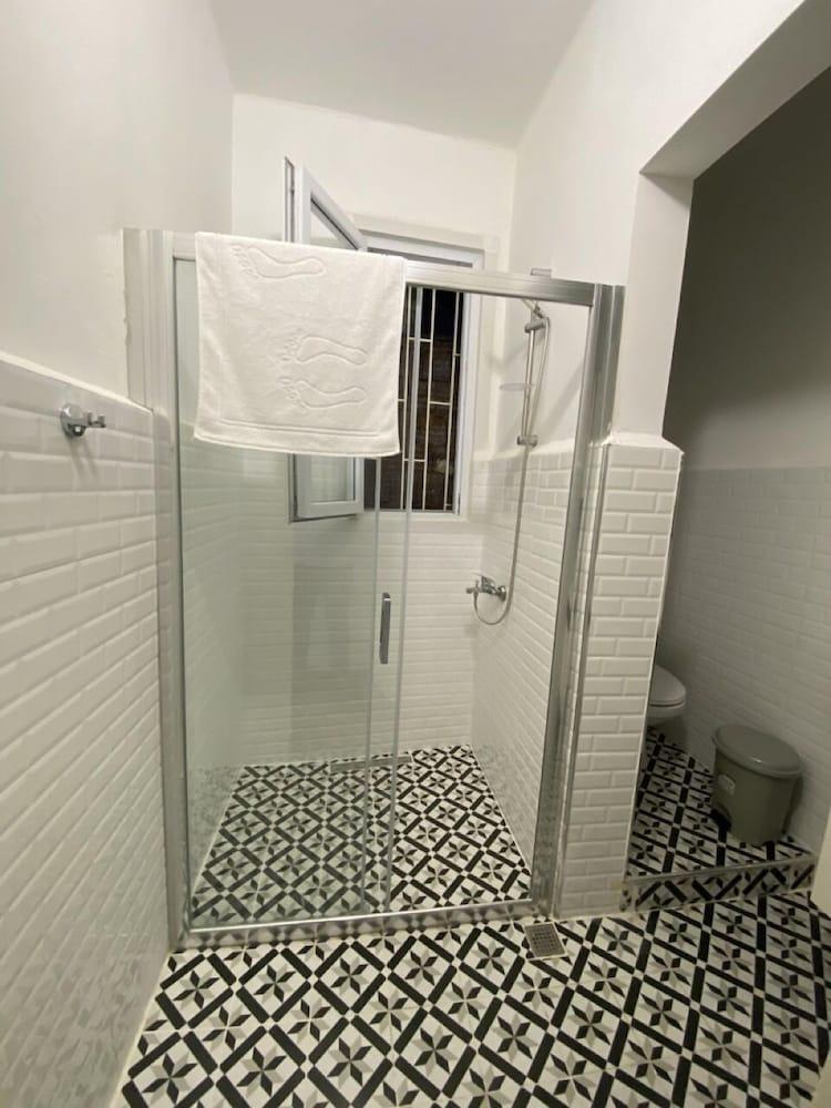 Segatur Apartments - Bathroom