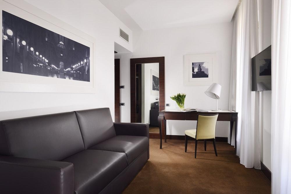 Milano Castello Luxury Apartment - Living Room