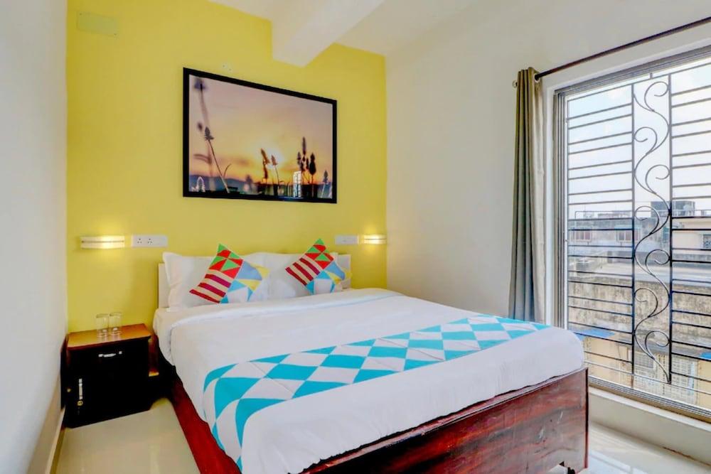 Goroomgo Luxuries Stay Lake Town Kolkata - Room