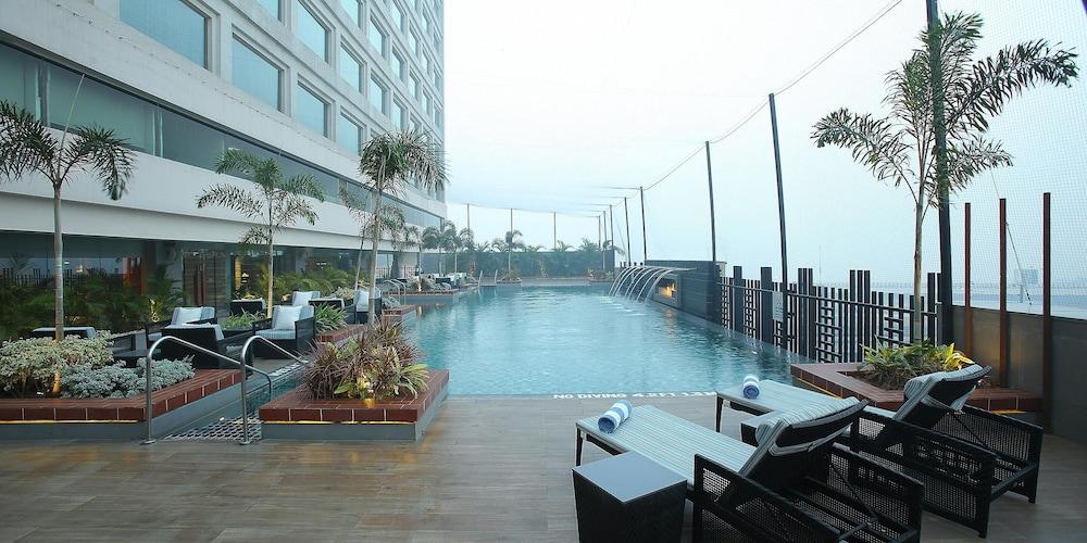 Crowne Plaza New Delhi Mayur Vihar Noida, an IHG Hotel - Pool