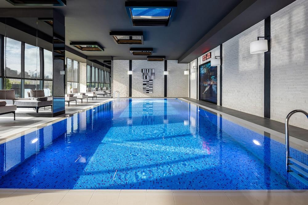 Mövenpick Living Istanbul Camlivadi - Indoor Pool