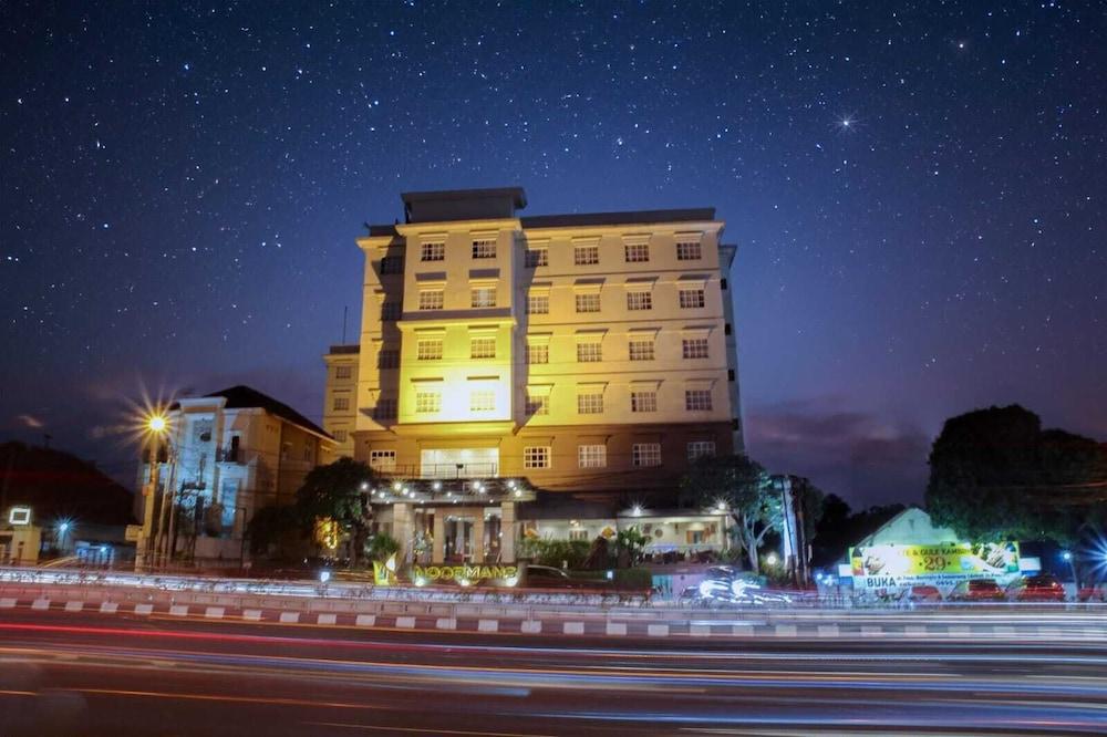 Noormans Hotel Semarang - Exterior