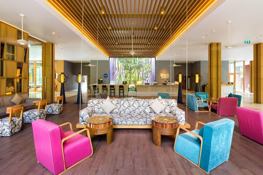Holiday Inn Express Phuket Patong Beach Central, an IHG Hotel - Lobby