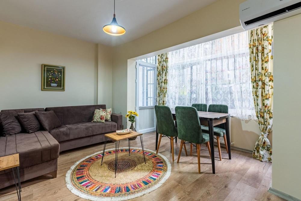 Colorful Flat With Backyard Close to Taksim Square - Featured Image