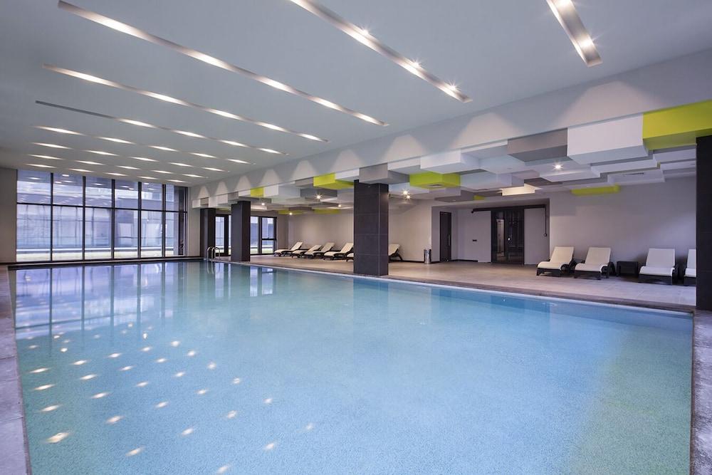 Retro 9 Homes & Suites Istanbul - Indoor Pool