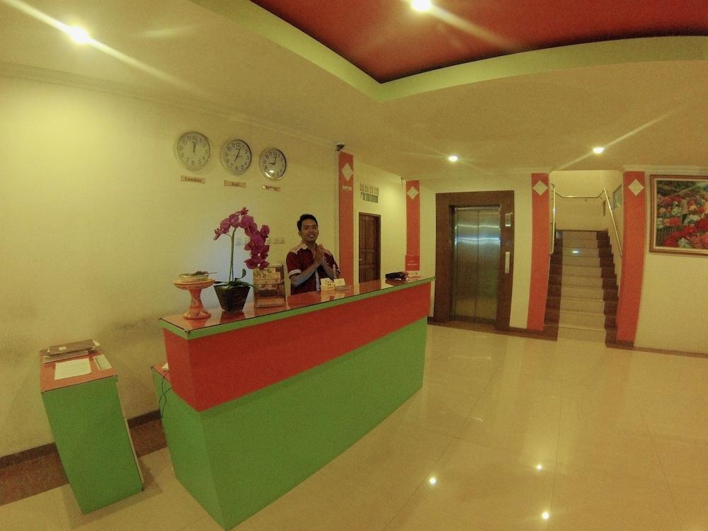 Gowin Hotel Kuta - Reception