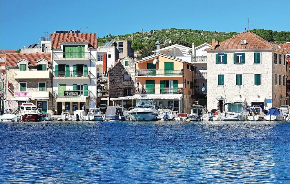 Beautiful Home in Vodice With Jacuzzi, Wifi and 5 Bedrooms - Exterior