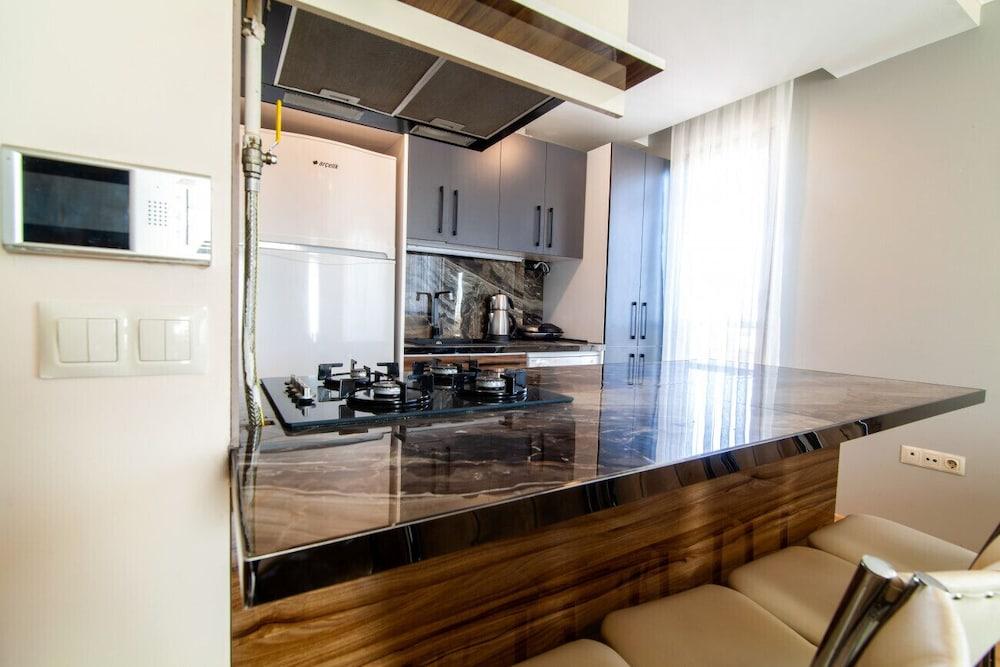 Central Flat in Atasehir With Terrace and Balcony - Room