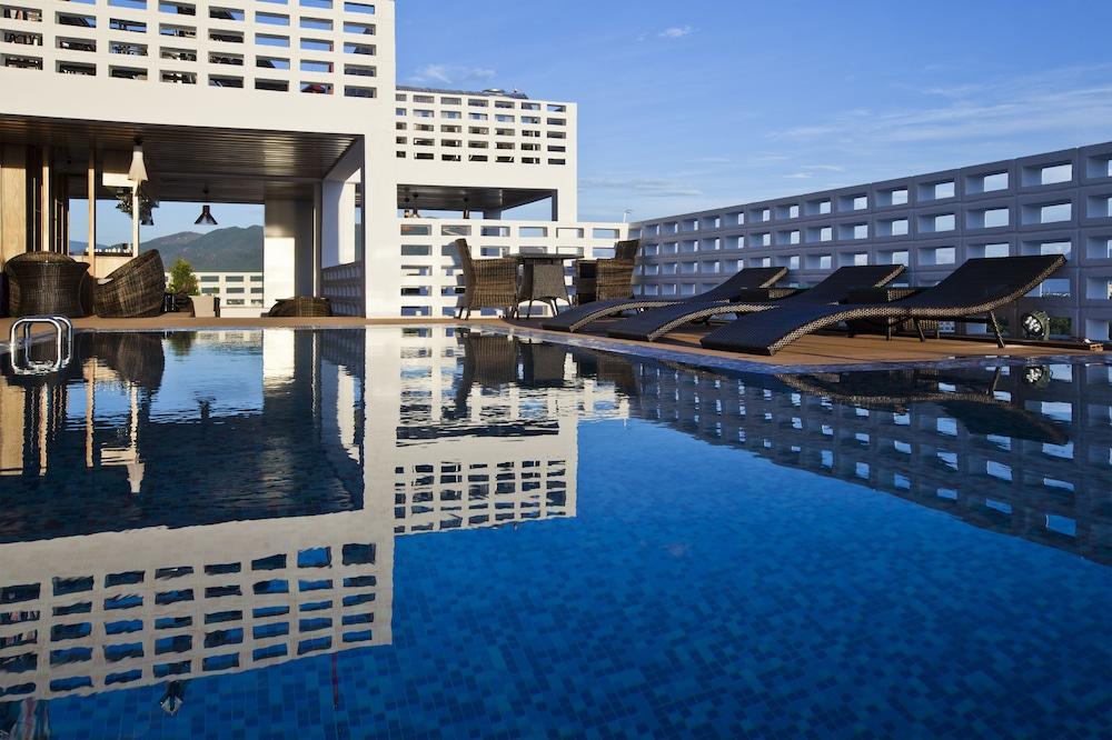 Golden Holiday Hotel Nha Trang - Featured Image