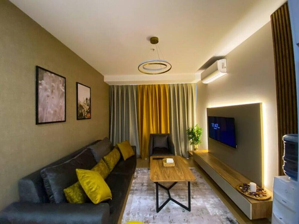 Elegant1 1apartment With Terrace - Core Living - Room