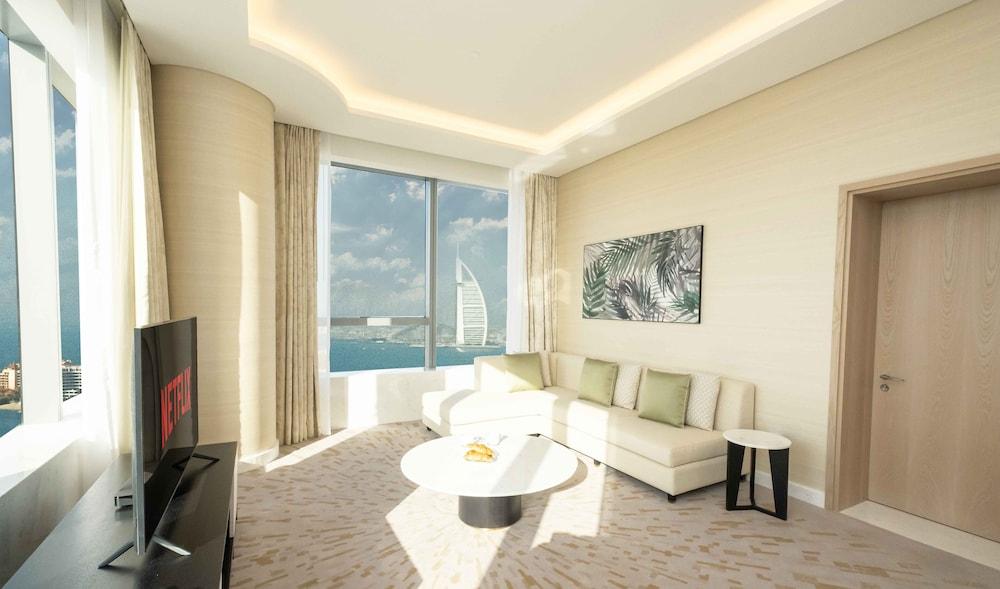LUX Iconic Views at Palm Tower Suite 4 - Interior