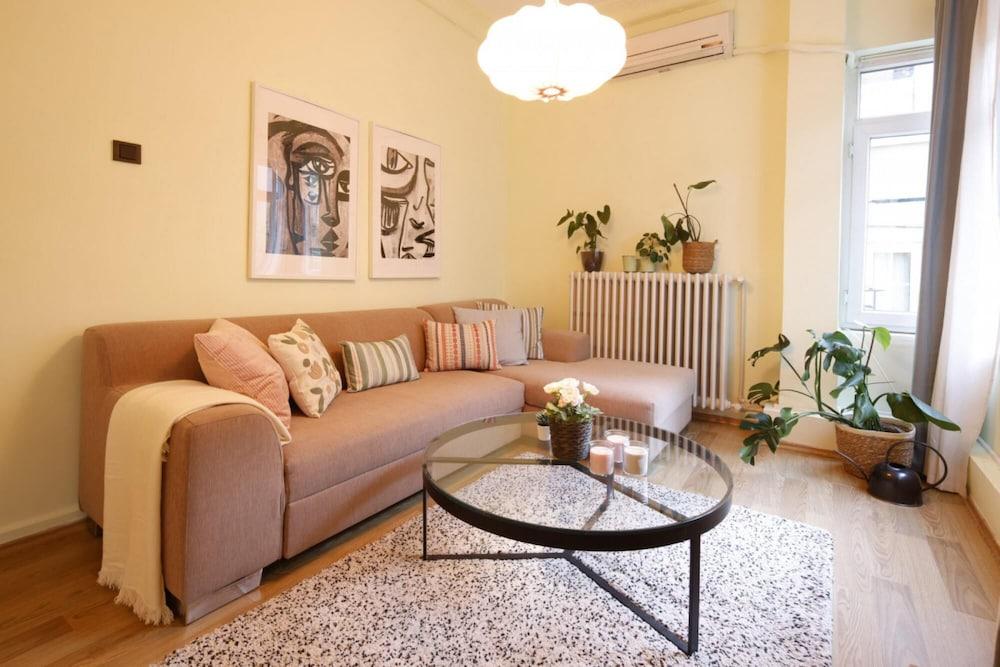 Vibrant Flat With Excellent Location in Beyoglu - Featured Image