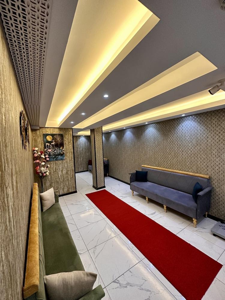 Vander Valk Istanbul Hotel - Lobby Sitting Area