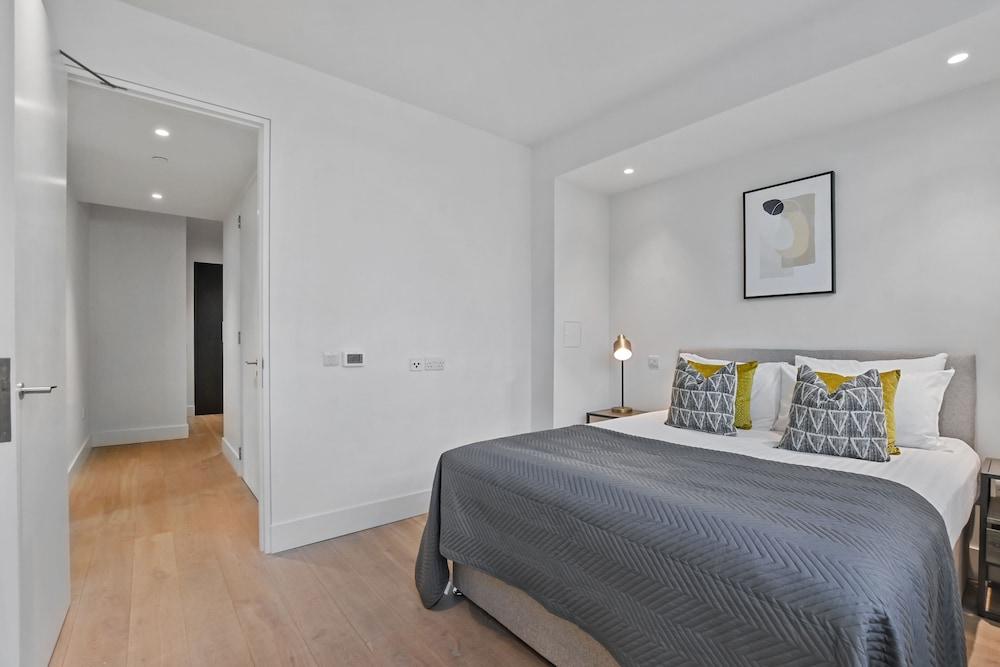 Whitfield Street Residences by Q Apartments - Room