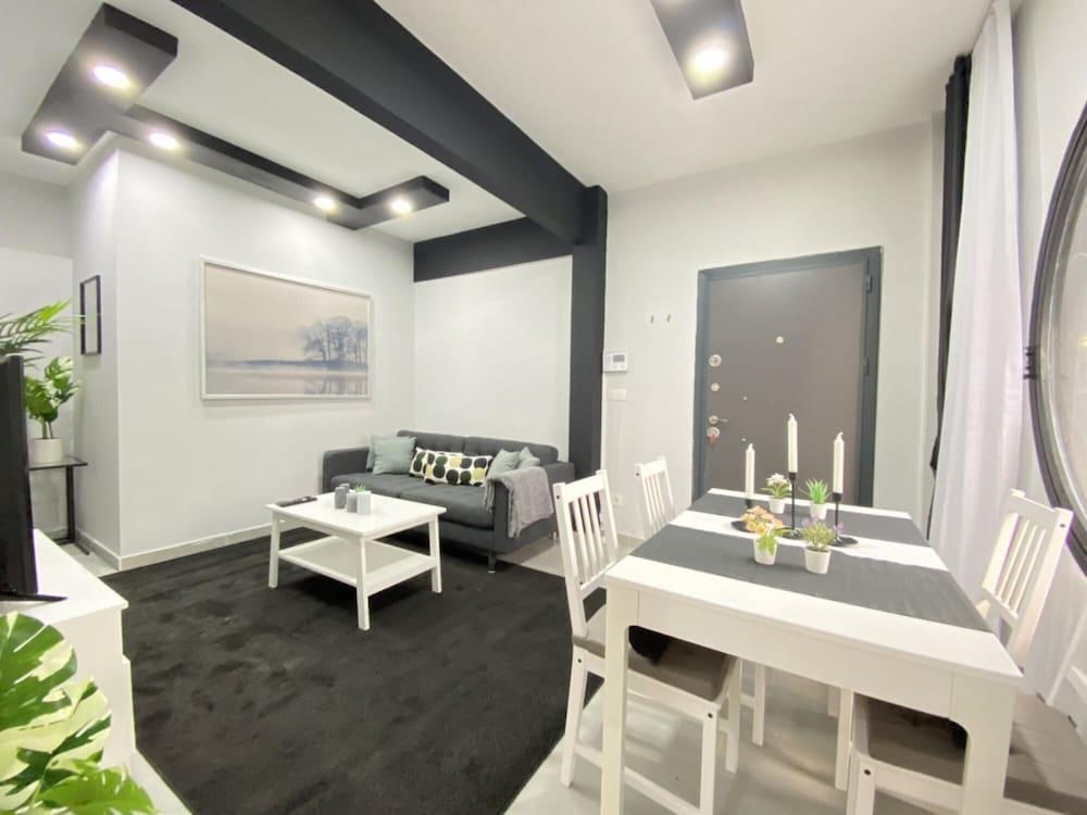 Flat Near Bagdat Street With Chic Interior Design - Room