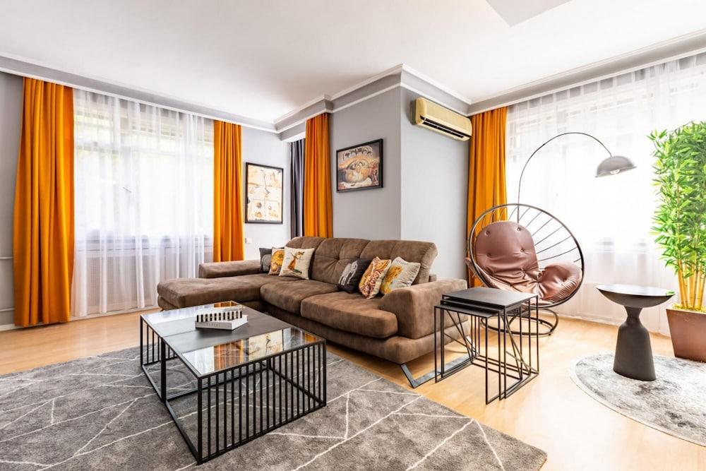 Spacious Apartment on Bagdat Street Kadikoy - Featured Image