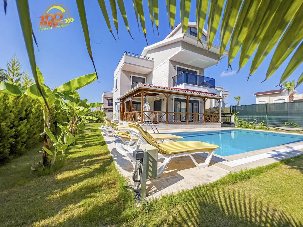 Paradise Town Villa Sillyon - Featured Image
