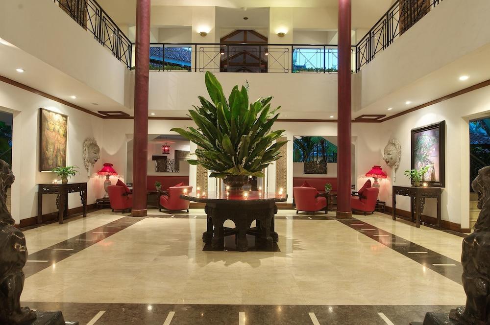 هوتل توجو مالانج - Interior Entrance