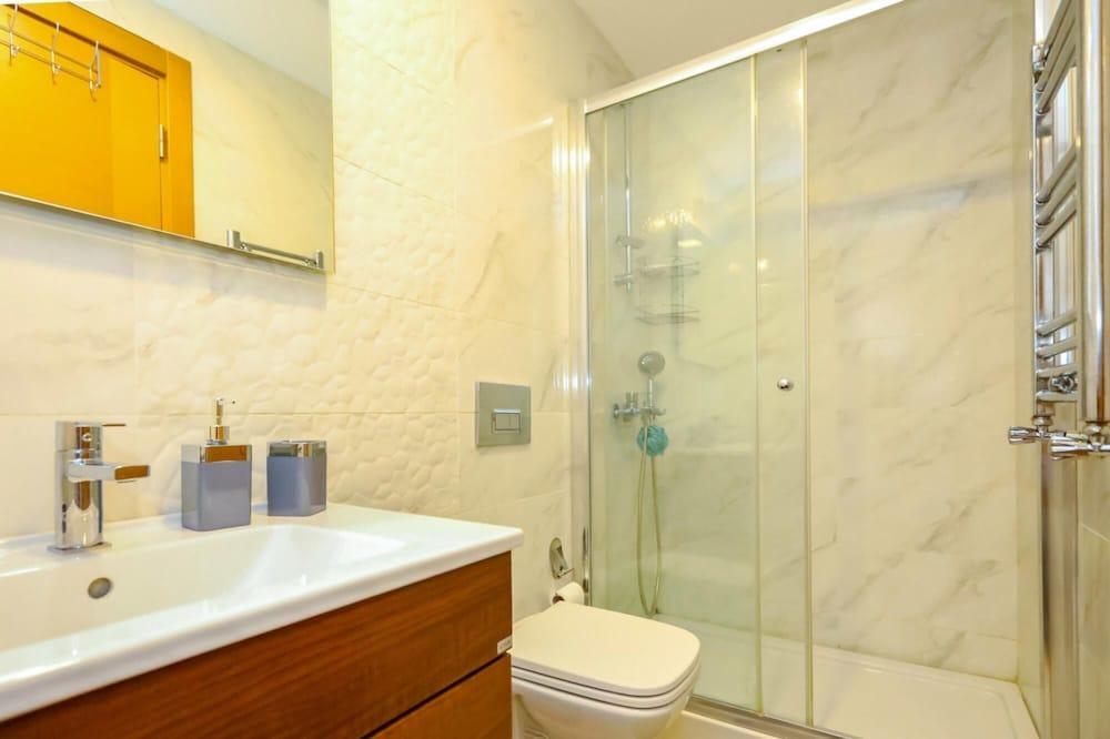 Business-friendly Res With Pool in Fikirtepe - Room