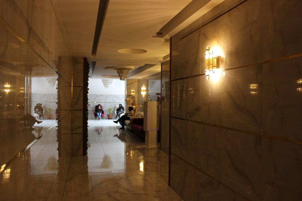 Quars Suite - Lobby Lounge