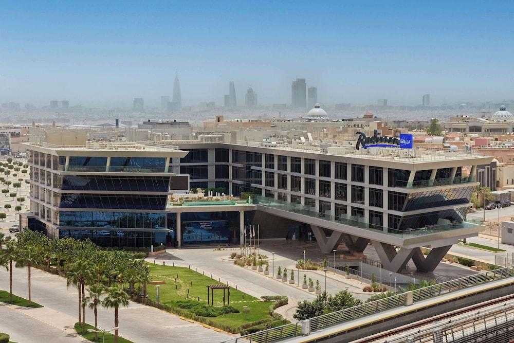 Radisson Blu Hotel Riyadh Convention And Exhibition Center - Exterior detail
