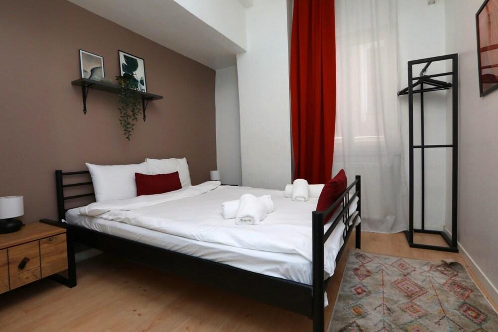 Central Flat w Sea View and Near Galata Tower - Room