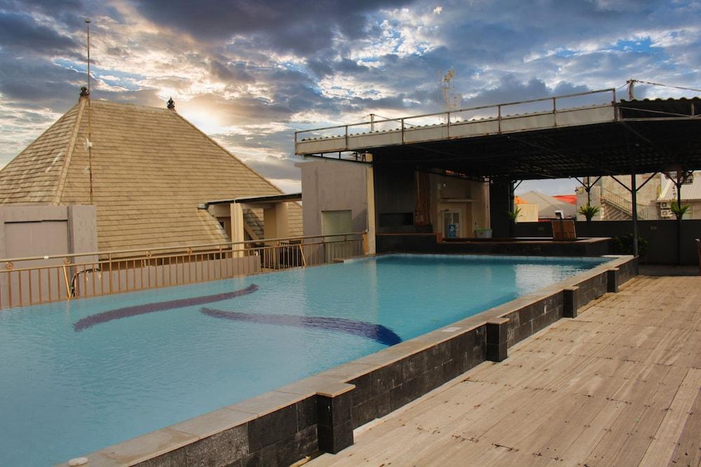 The Tusita Hotel - Rooftop Pool