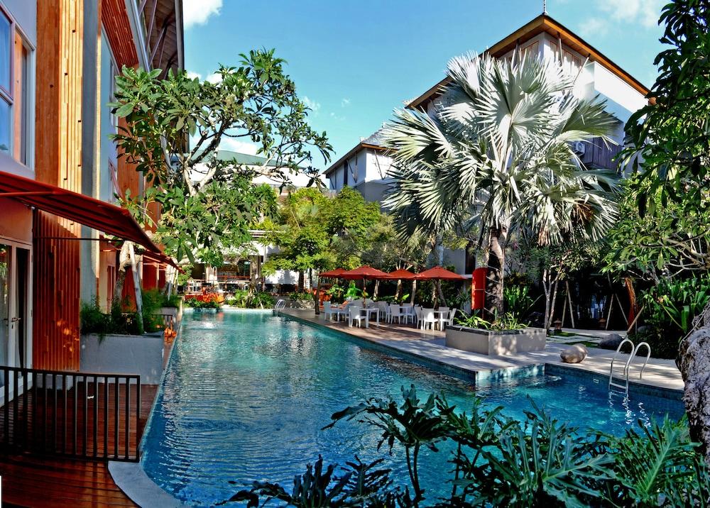 HARRIS Hotel & Residence Sunset Road - Bali - Outdoor Pool