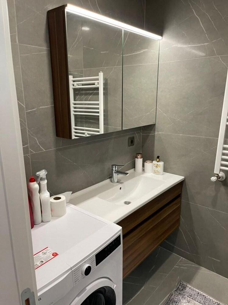 Flat With Shared Pool Sauna and Gym in Kadikoy - Room