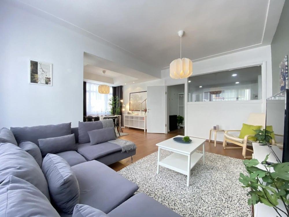 Exquisite Flat Near Bagdat Street in Kadikoy - Featured Image
