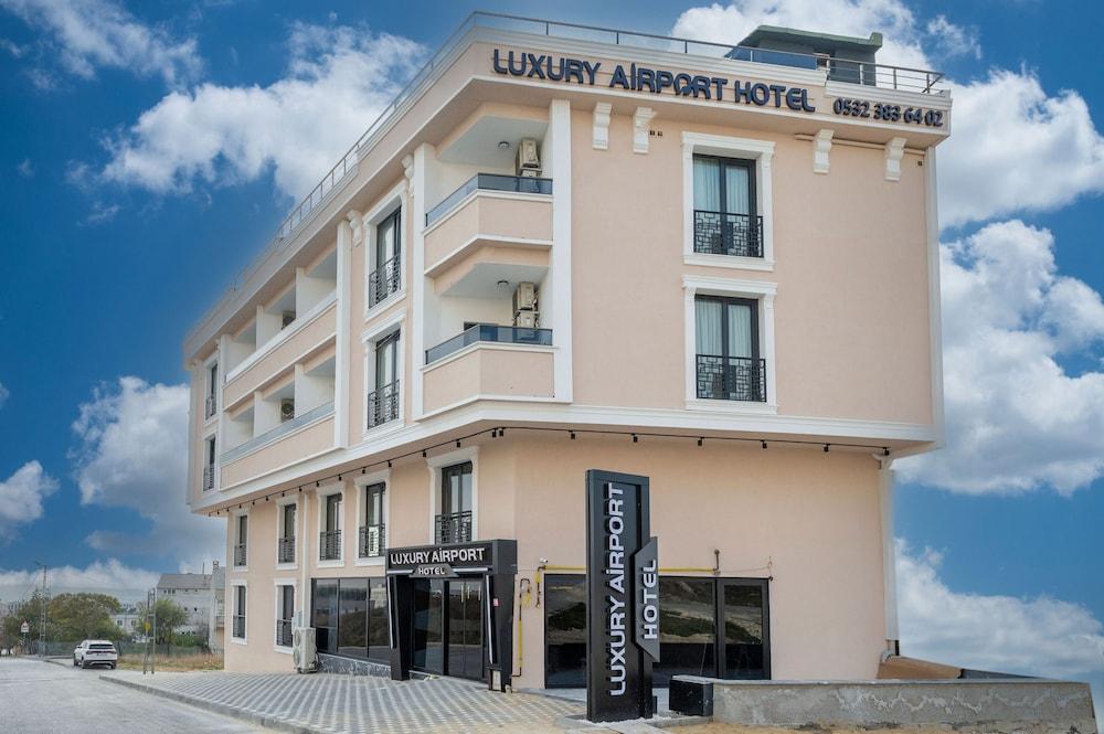 Luxury Airport Hotel - Featured Image