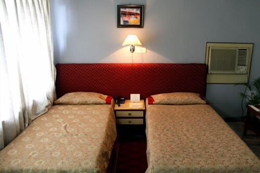 Pallavi International Hotel - Room