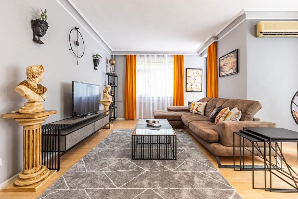 Spacious Apartment on Bagdat Street Kadikoy - Room