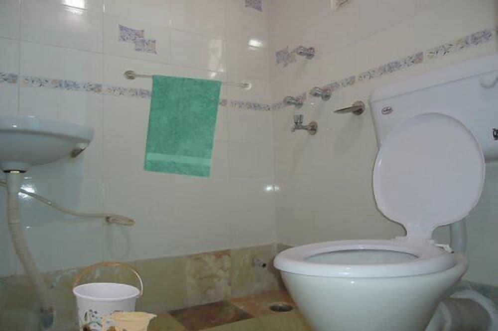 Georgian Inn - Bathroom
