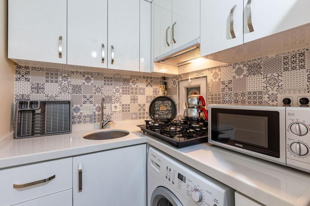 Colorful Flat With Backyard Close to Taksim Square - Room